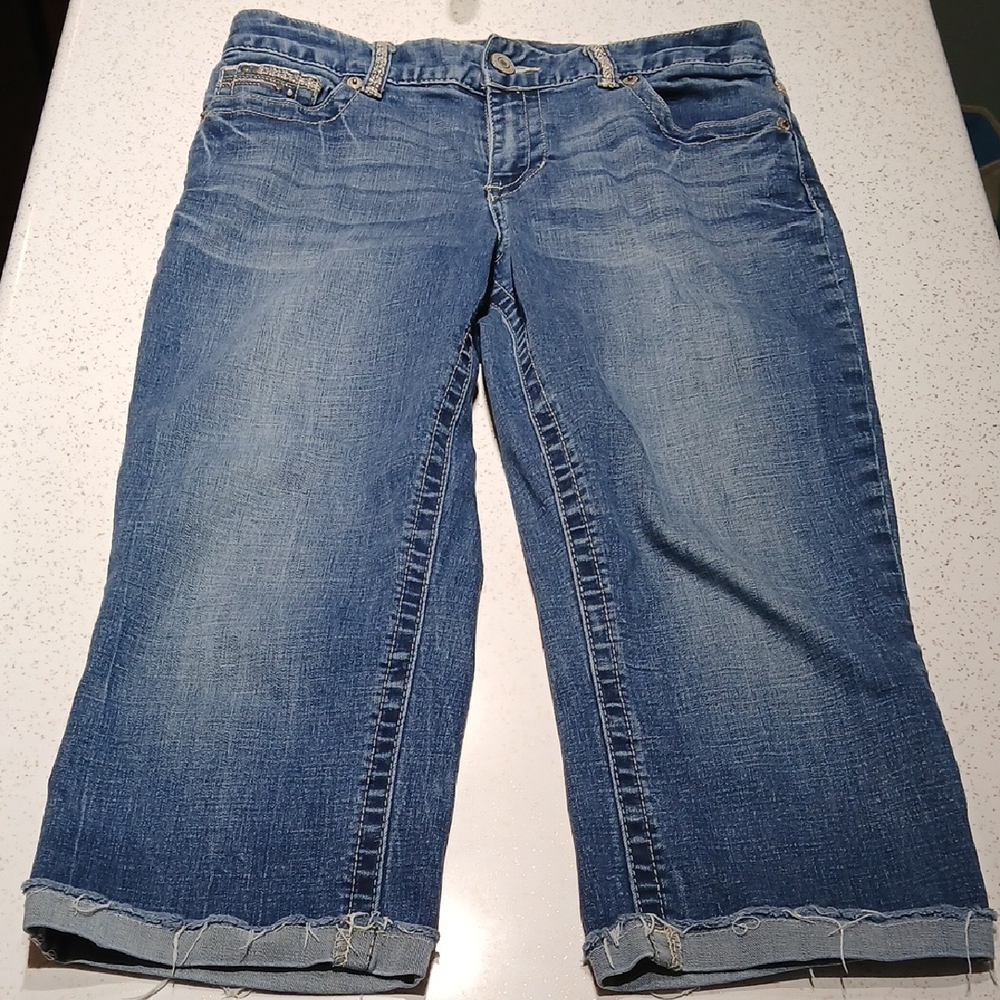 Maurices Blue Ankle Capri Jeans with Classic Design - Picture 5 of 5